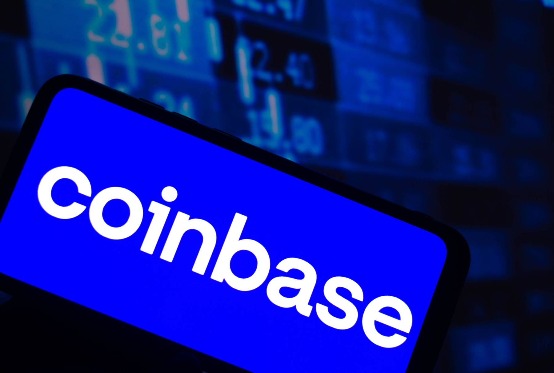 Coinbase shares at all-time low, while Bitcoin and Ethereum continue to fall
