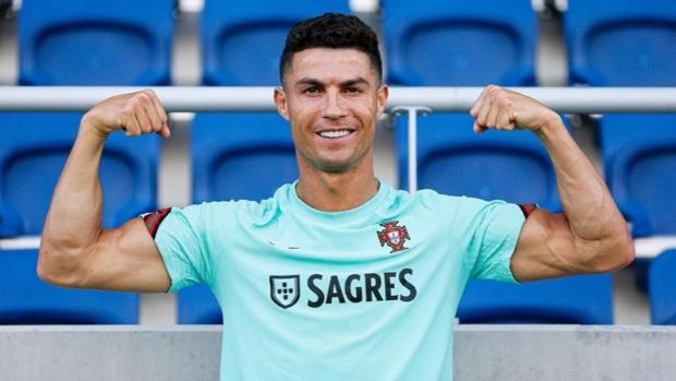 Cristiano Ronaldo points to MLS
