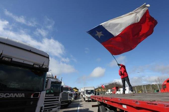 Cuarto día de pulso al Gobierno de los camioneros en Chile