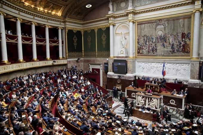 Francia vota por el derecho al aborto