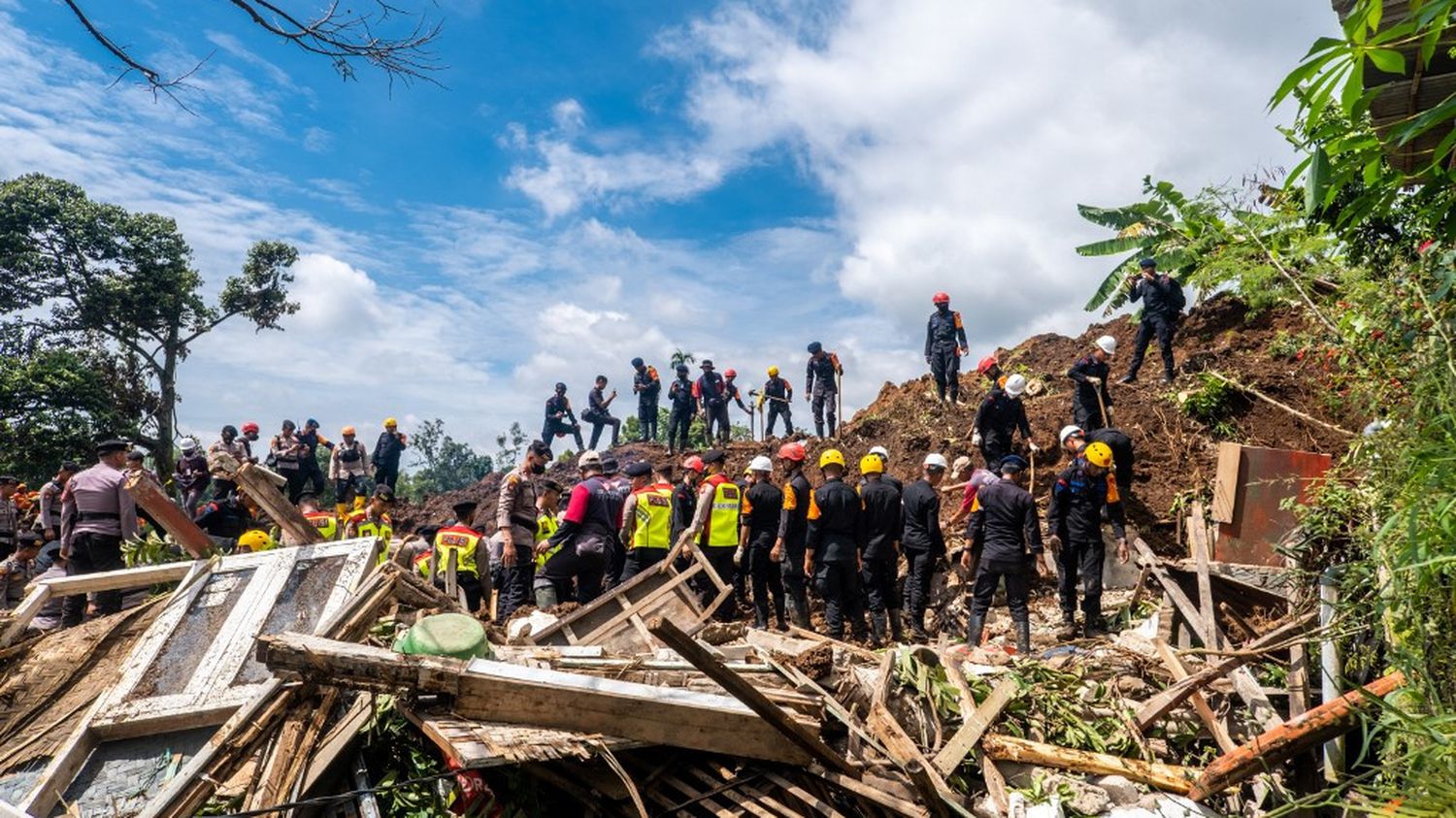 Indonesia: the death toll of the earthquake on the island of Java rises to 310 dead, research continues
