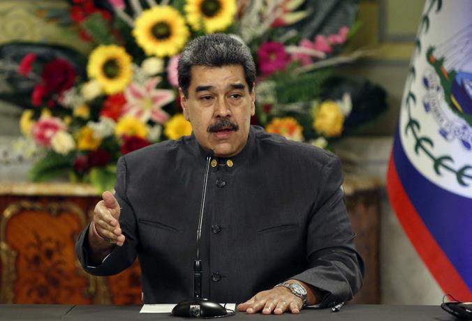 Maduro y oposición de Venezuela firman acuerdo y EEUU flexibiliza sanciones petroleras