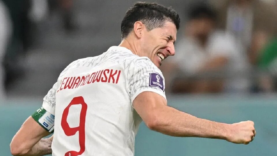 Poland beat Saudi Arabia 2-0 to move to the top of Argentina's group
