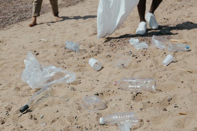 Seven out of 10 people support the fight against plastic pollution

