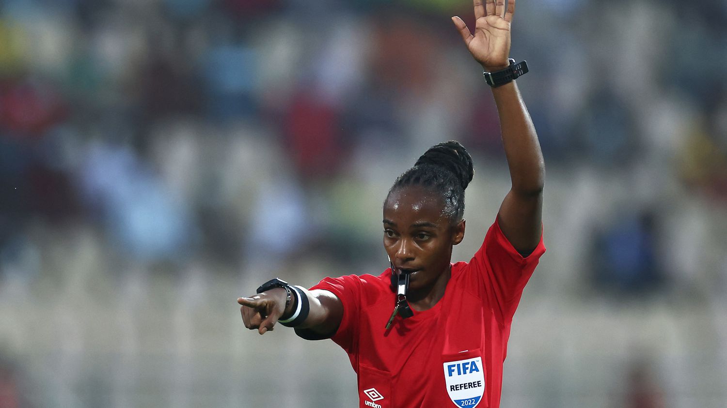 World Cup 2022: who is Salima Mukansanga, fourth referee of France-Australia and symbol of these women who supervise men's matches
