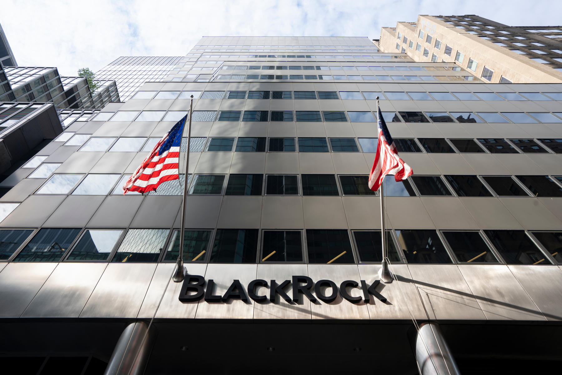 BlackRock CEO: “FTX Token Caused Trouble, But Blockchain Technology Remains Revolutionary”

