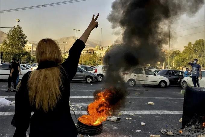 Irán disuelve la policía moral tras casi  3 meses de protestas
