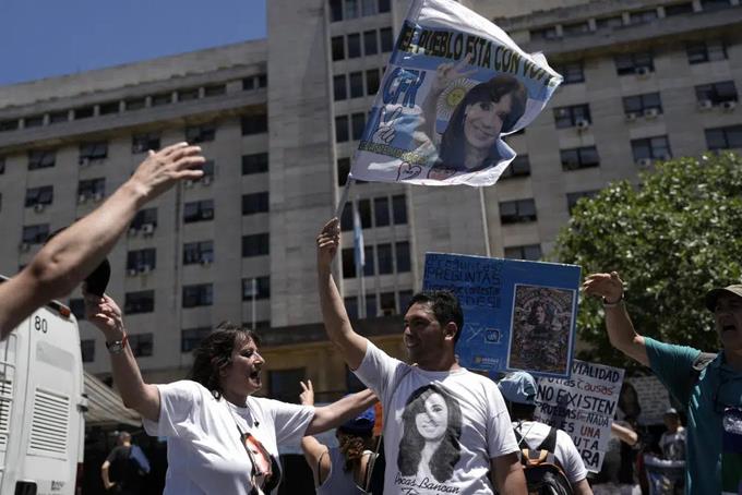 Justice sentences Cristina Fernández to 6 years in prison 


