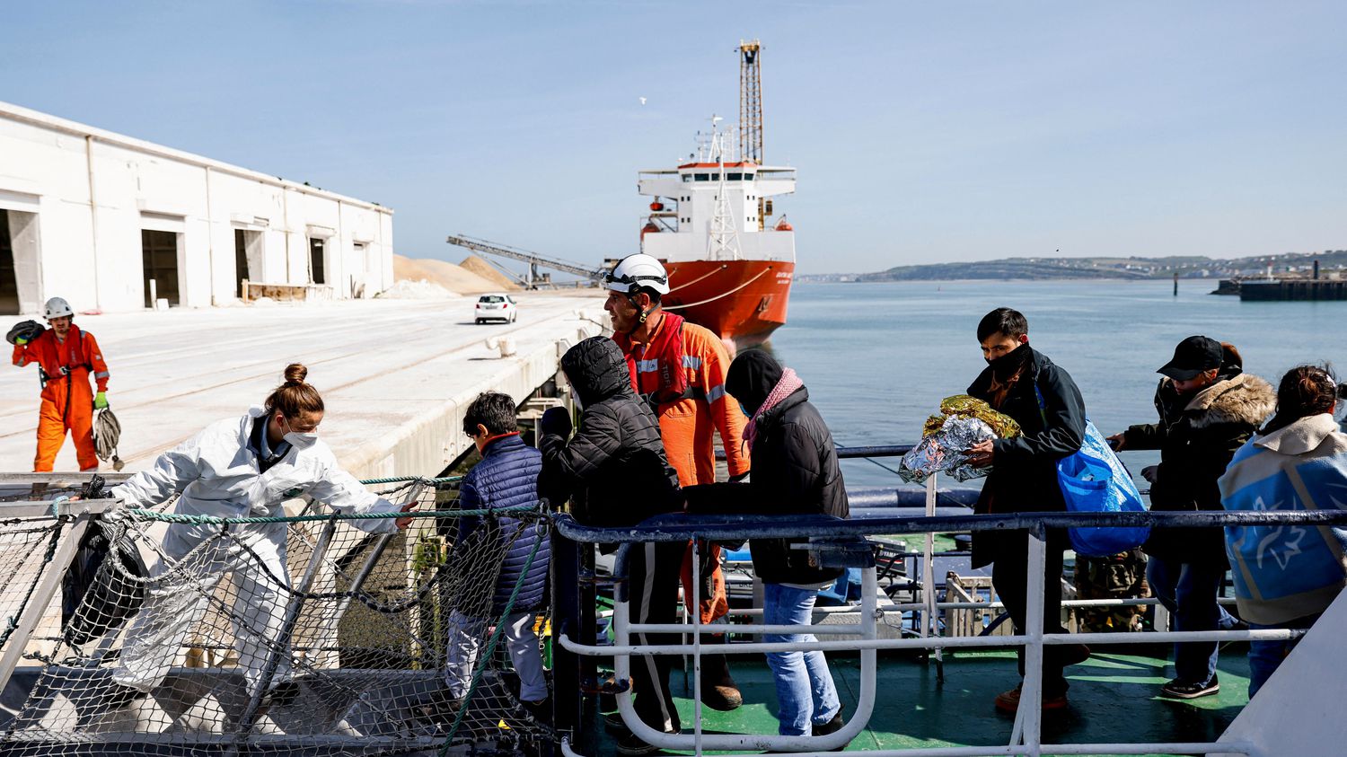 Migrants: France will charter two additional rescue ships in the English Channel
