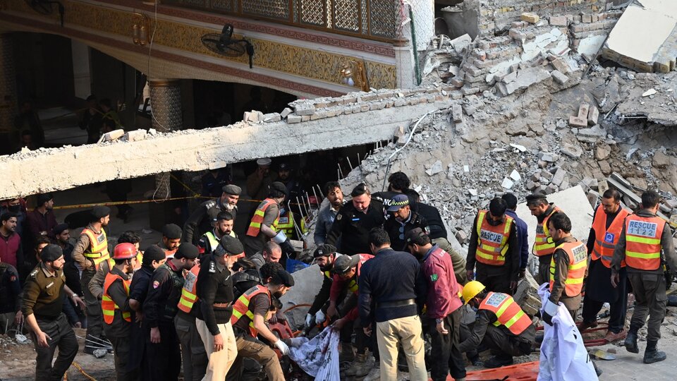 A man bomb killed 44 policemen

