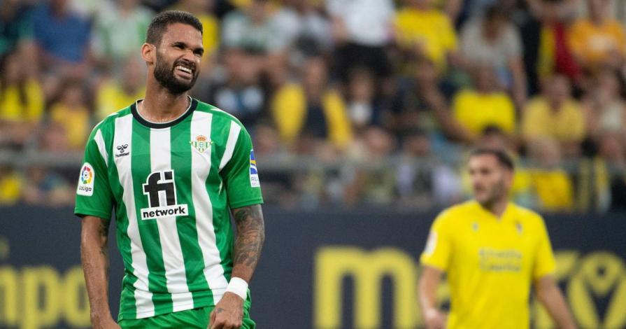 Betis have two offers to get William José out this winter market
