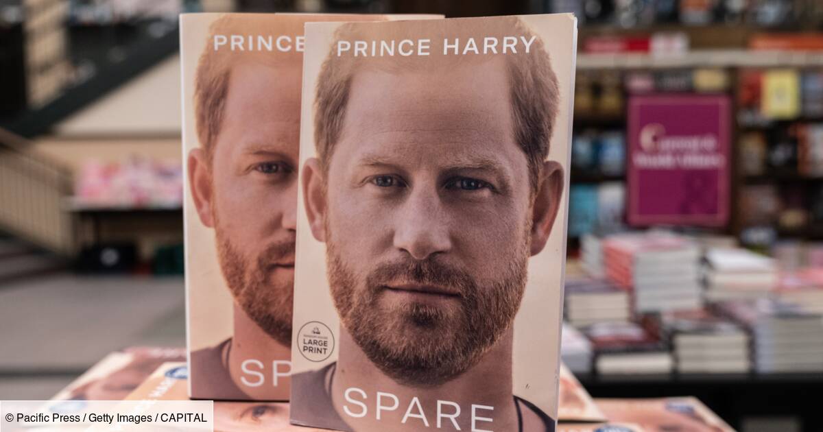 Cardboard in bookstore for the memoirs of Prince Harry
