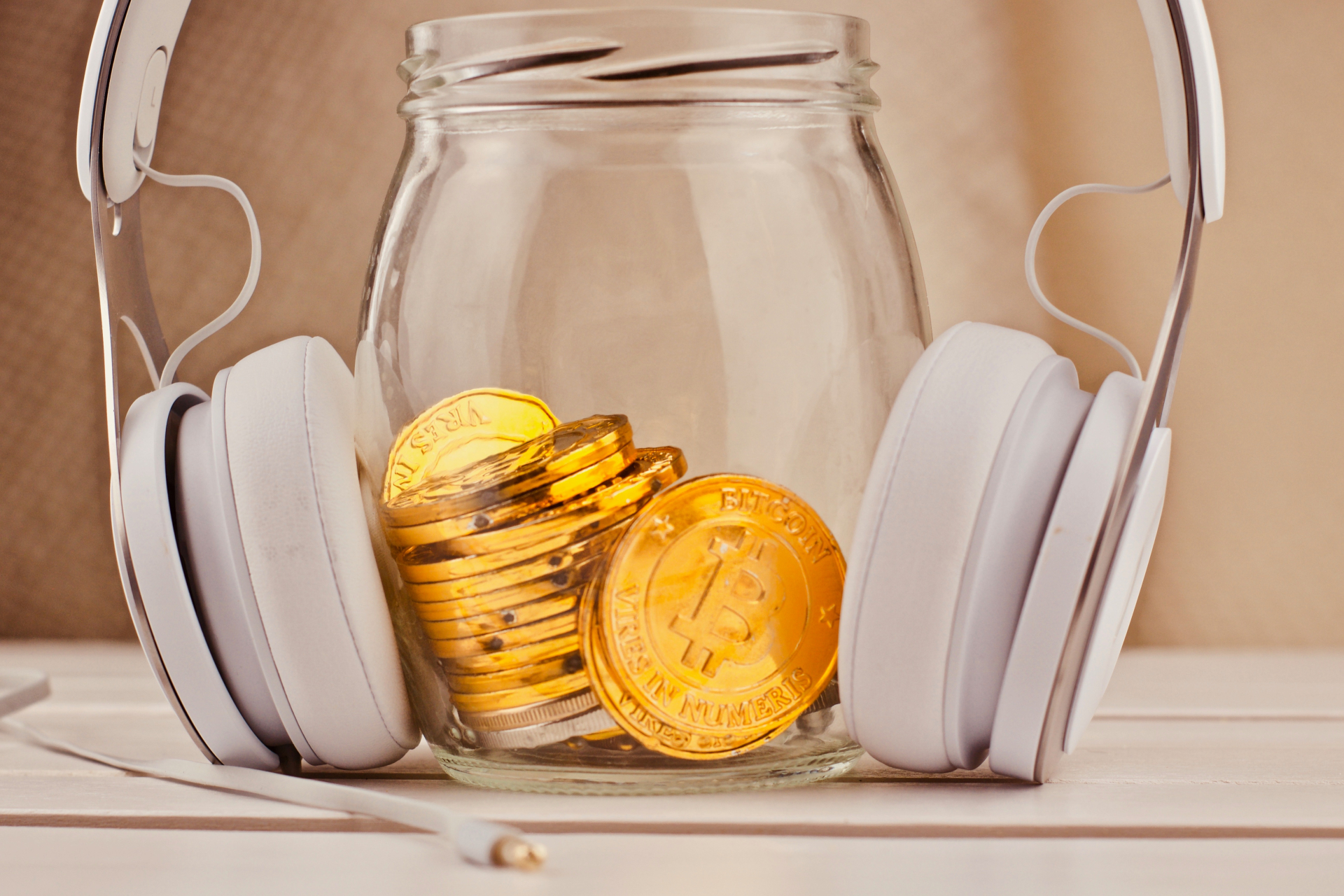 Earn Bitcoin by listening to podcasts
