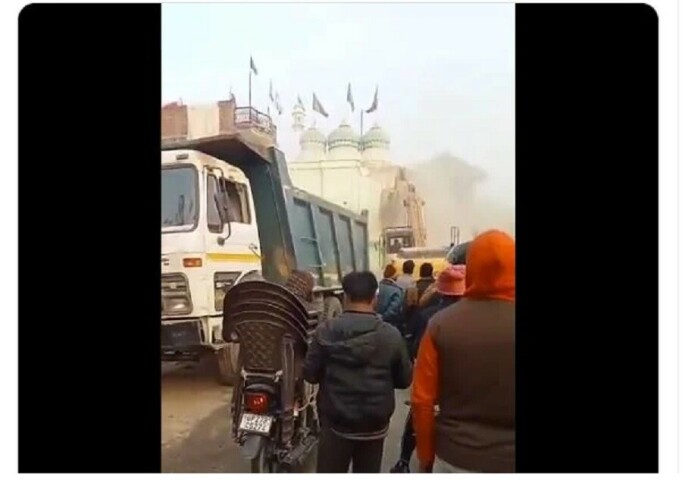 Extremist Hindus martyred another historic mosque
