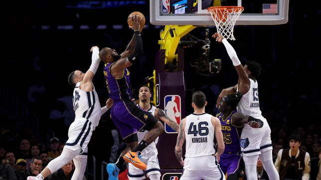 Hysteria pushes the Lakers
