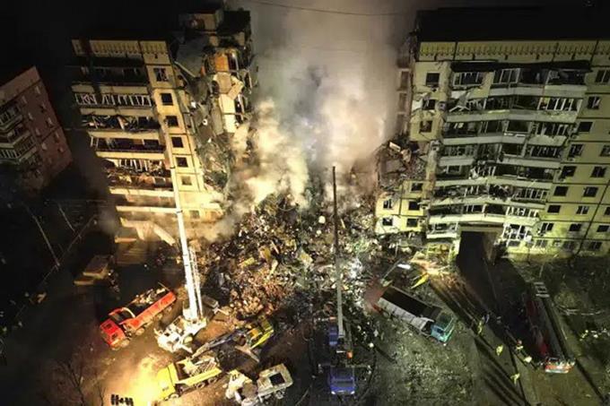 Fuerte ataque contra edificio en Dnipro  causa 29 muertes
