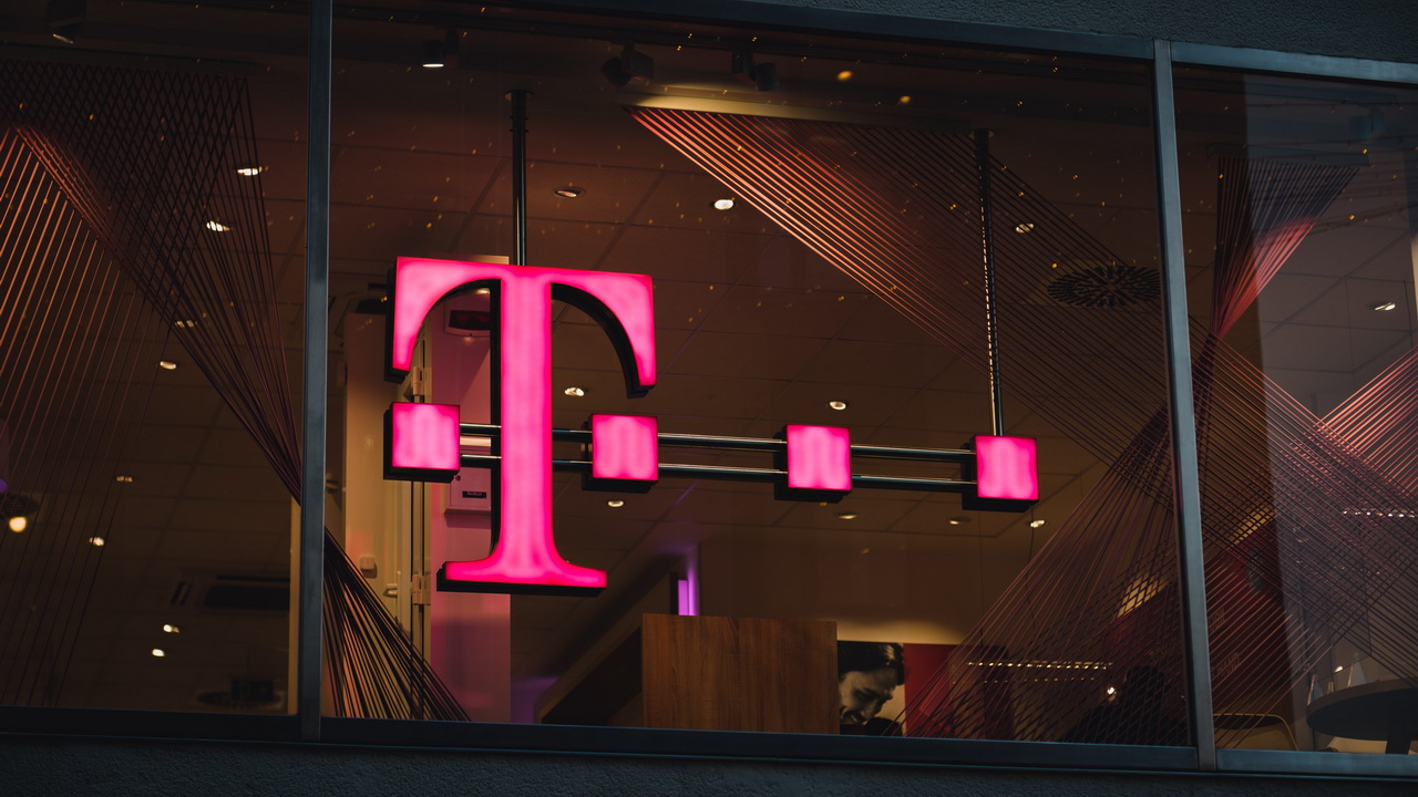 T-Mobile reveals data of 37 million customers was stolen

