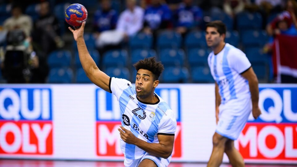 The Argentine National Team plays everything in the Handball World Cup
