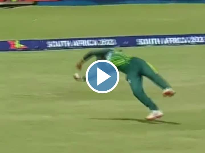 The Pakistan captain landed an astonishing catch at the Women's U-19 T20 World Cup!

