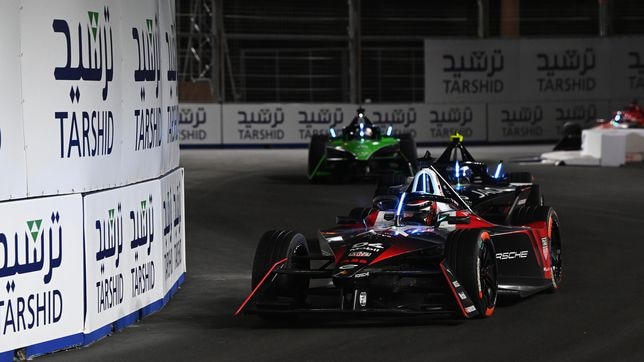 Wehrlein and Porsche double in Arabia
