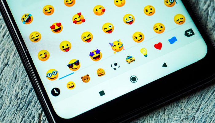 Bizar: Emoji’s zijn financieel advies? Deze rechter vindt van wel