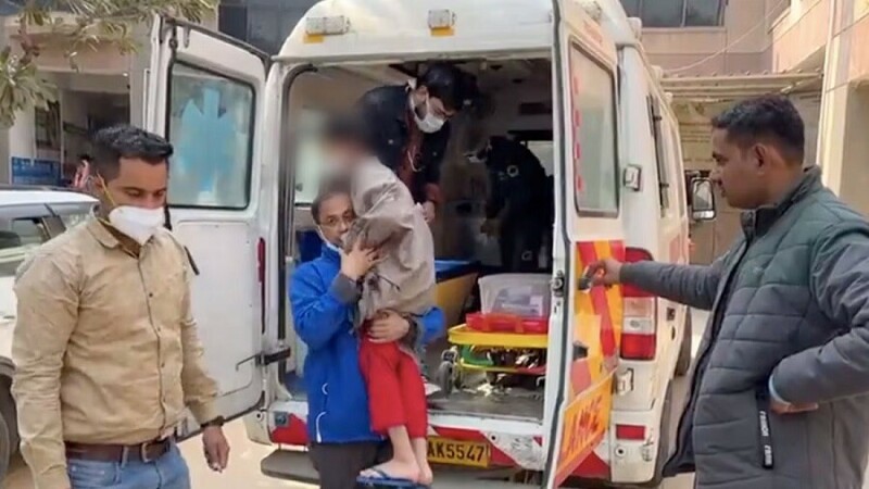 Fear of death due to Corona: Woman and child rescued from flat after 3 years
