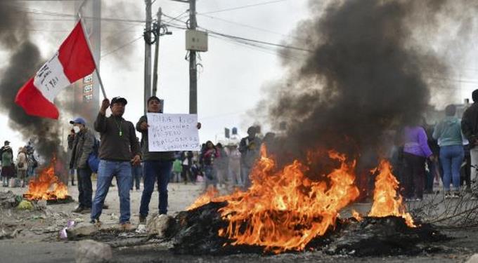 Gobierno de Perú dará 13.000 dólares a familias de fallecidos en protestas