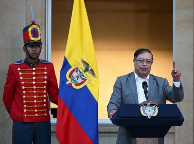 Gobierno de Petro en Colombia propone beneficios penales a narcos que depongan las armas