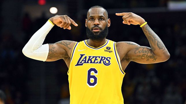 How many points does LeBron James need to be the NBA's all-time leading scorer?
