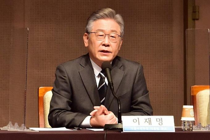 Prosecutors seek arrest warrant for South Korean opposition leader

