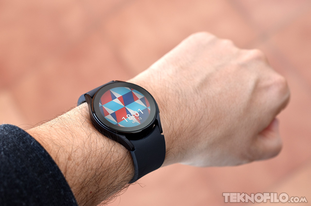 Samsung Galaxy Watch4/Watch5: Wrist lift gesture stopped working for some users

