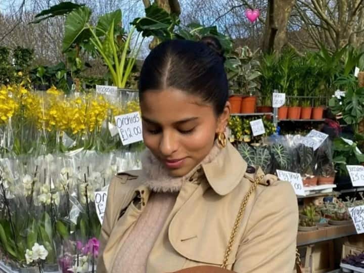 Shahrukh Khan's darling Suhana Khan looked shy with roses in her hands, this photo is going viral

