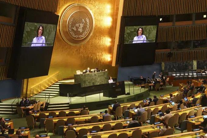 ONU aprueba resolución pide retiro ruso de Ucrania