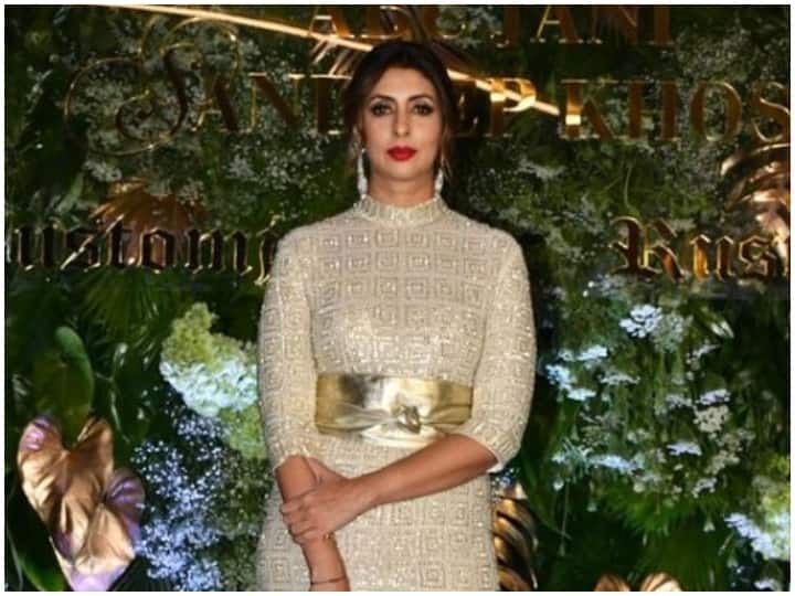 Shweta Bachchan Arrived In Heavy Makeup To Event, Users Asked Questions About Unmatched Skin Tone

