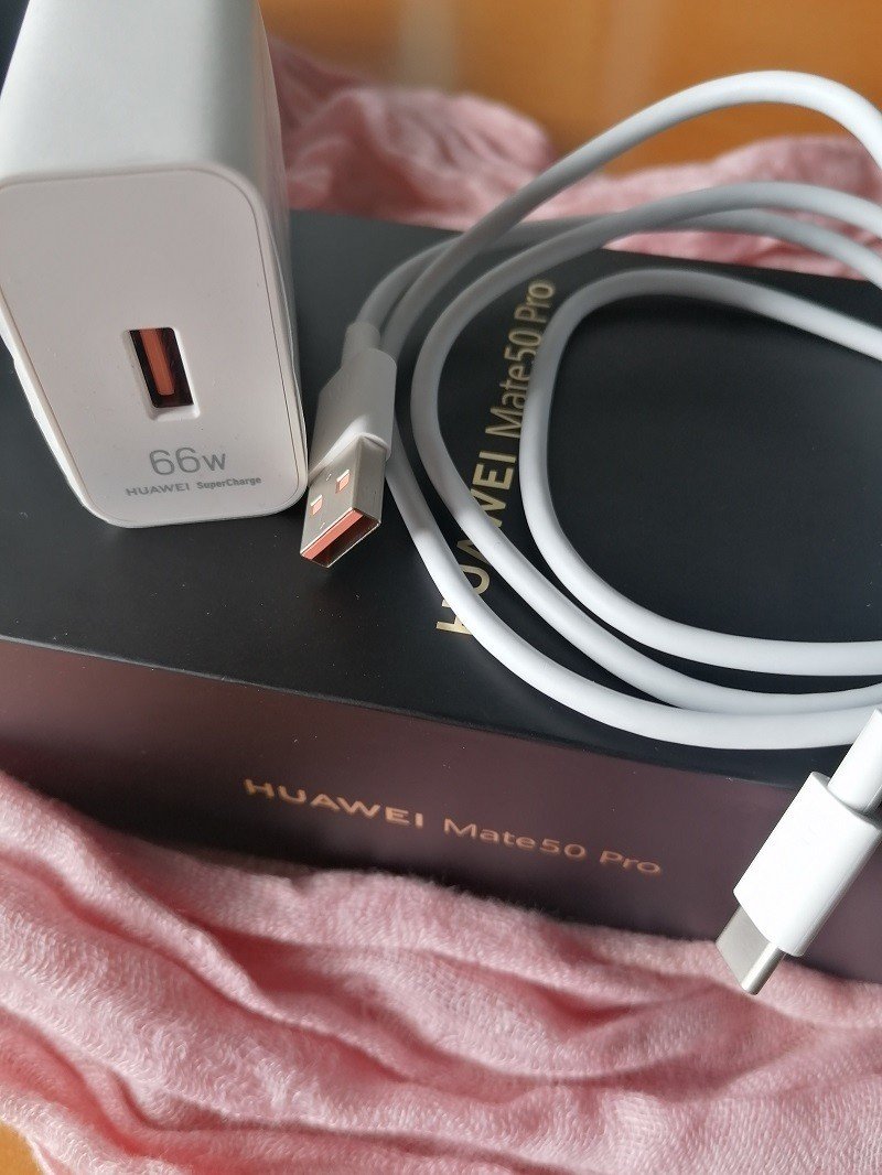 Huawei Mate 50 Pro charger