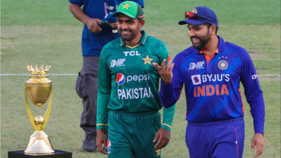 Pakistan captain Babar Azam and India captain Rohit Sharma (Asia Cup 2022 photo)