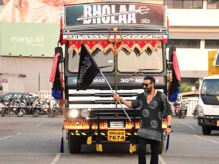 Ajay Devgan pulled a strong play for the promotion of the film, the beginning of 'Bhola Yatra' before the release.

