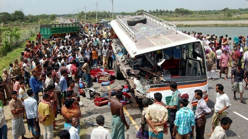 Bangladesh: 17 people killed, 25 injured in traffic accident
