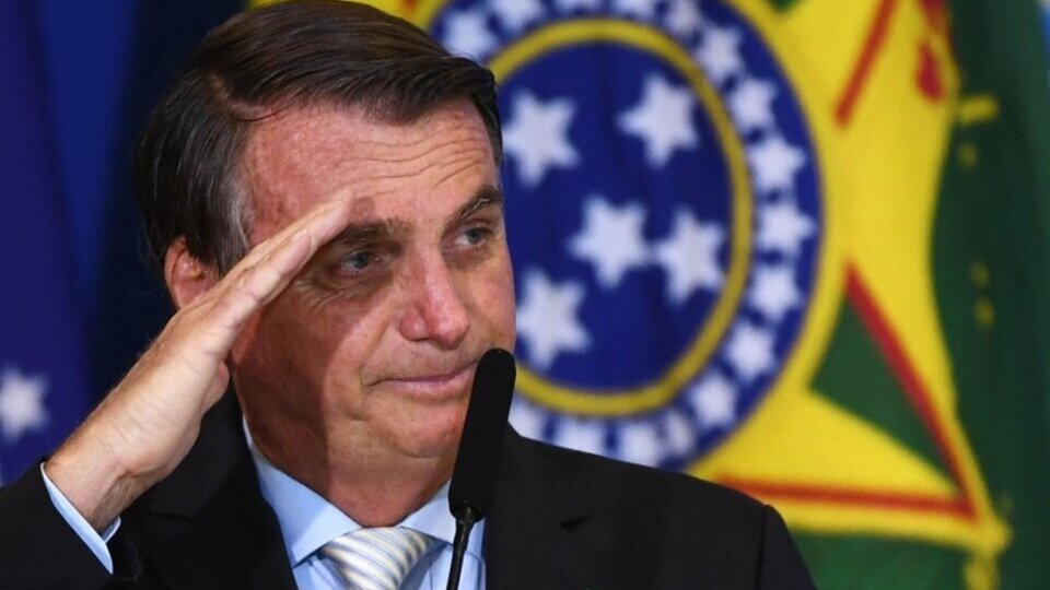 Bolsonaro wanted to bring undeclared jewelry into Brazil 
