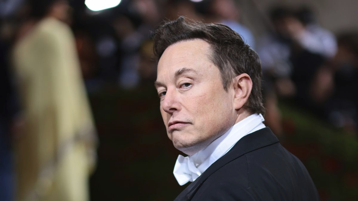 Elon Musk apologizes for making fun of disabled employee

