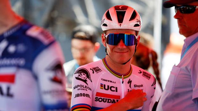 Evenepoel warns his rivals after destroying Teide's record
