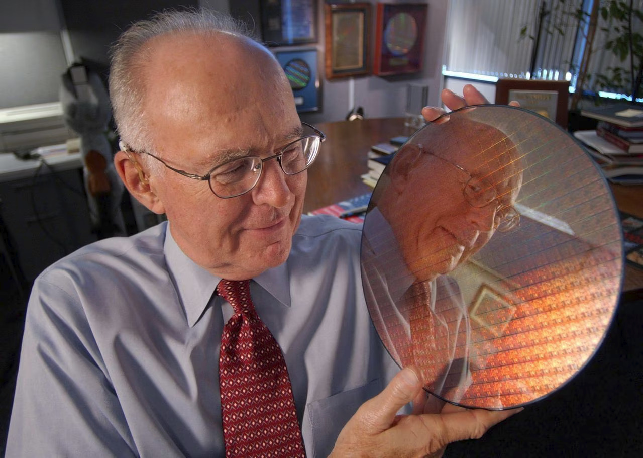 Gordon Moore, co-founder of Intel and creator of Moore's Law, has died aged 94

