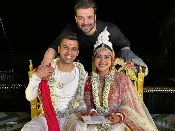 Karan Patel's on-screen daughter-in-law Krishna Mukherjee became a real-life girlfriend, the actor shared a photo.

