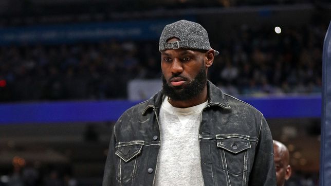LeBron James is pointed out by former UFC fighter for using prohibited substances
