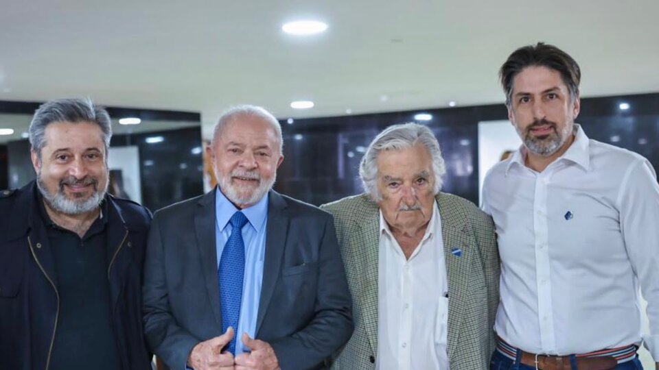 Lula Da Silva received the "Pepe" Mujica in Brasilia
