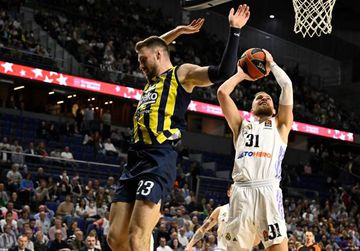 Madrid, goal accomplished Dzanan Musa beats Marko Guduric.