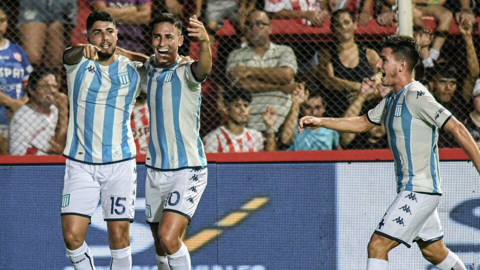 Professional League: Racing won and was two points behind San Lorenzo
