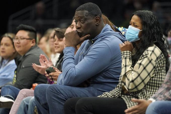 Shawn Kemp, former NBA star, is arrested for a shooting



