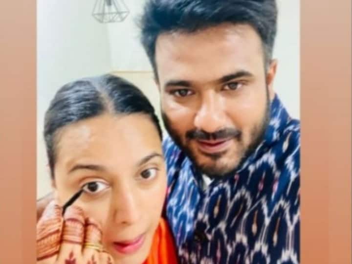 Swara Bhaskar Turned Her Husband's Phone Into A Makeup Mirror, Shared The Photo And Wrote This Funny Thing

