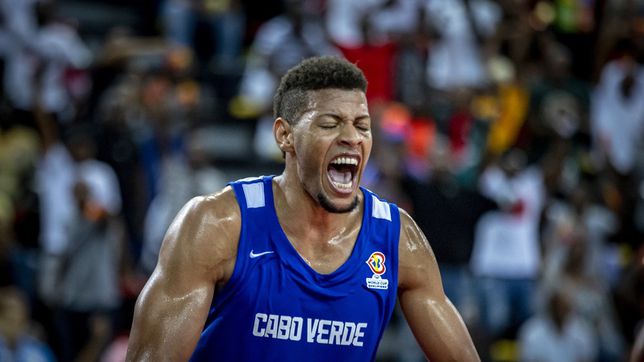 Tavares brushes history with Cape Verde
